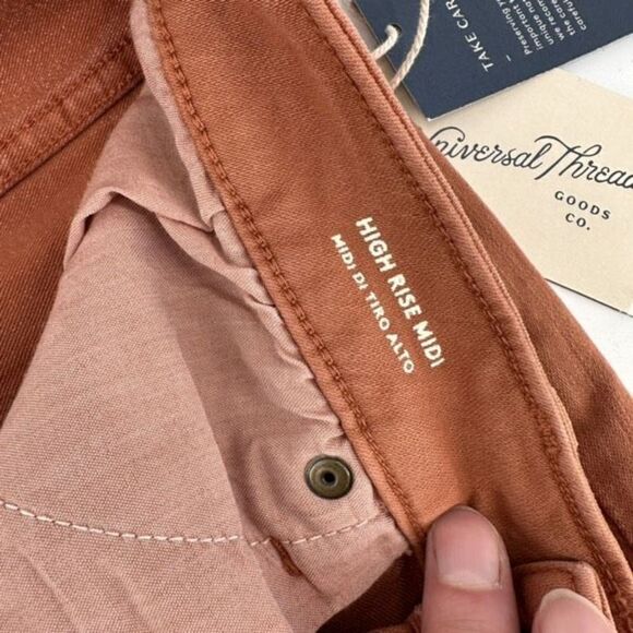 NWT Universal Thread Hi Rise Midi Smooth & Sculpts Shorts Size 6 4” burnt orange - Picture 4 of 10